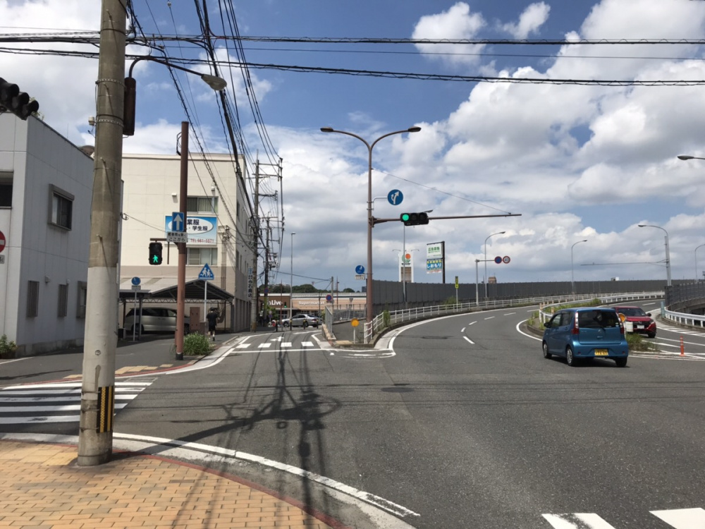 側道に入る画像